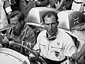 Stirling Moss und Denis Jenkinson am Start der Mille Miglia des Jahres 1955 in Brescia.